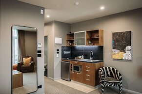 King and Queen Hotel Suites