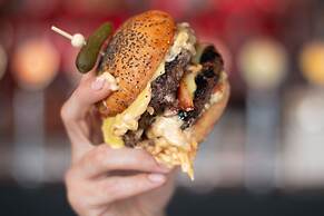 King and Queen Hotel Suites