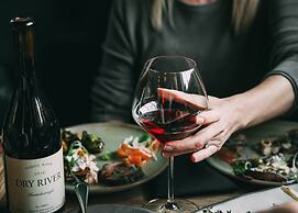 King and Queen Hotel Suites