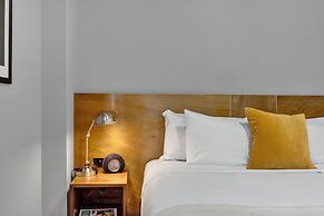 King and Queen Hotel Suites