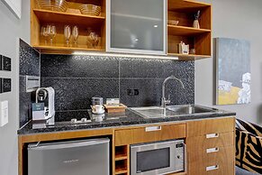 King and Queen Hotel Suites