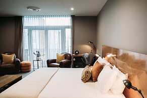 King and Queen Hotel Suites