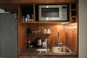 King and Queen Hotel Suites