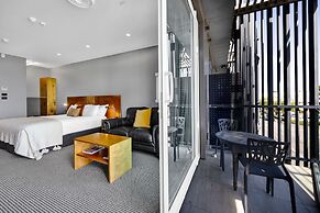 King and Queen Hotel Suites