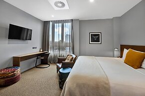 King and Queen Hotel Suites