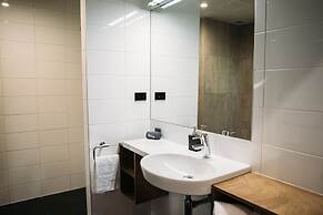 King and Queen Hotel Suites