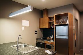 King and Queen Hotel Suites