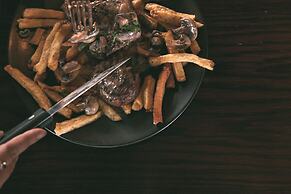 King and Queen Hotel Suites