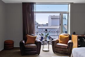 King and Queen Hotel Suites