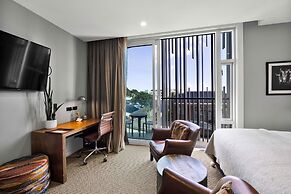 King and Queen Hotel Suites