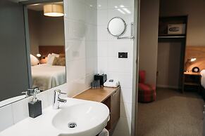 King and Queen Hotel Suites