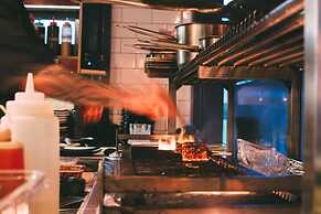 King and Queen Hotel Suites