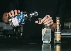 King and Queen Hotel Suites