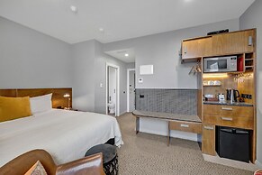 King and Queen Hotel Suites