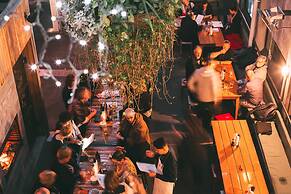 King and Queen Hotel Suites