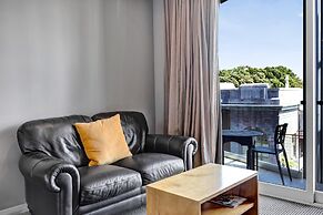 King and Queen Hotel Suites