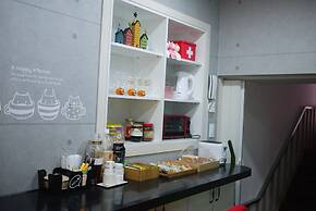 ARI House - Hostel