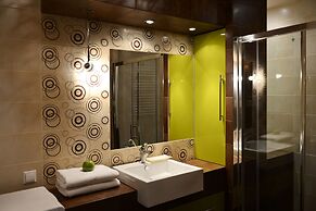 Angel Plaza Apartments