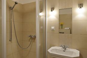 Angel Plaza Apartments