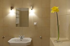 Angel Plaza Apartments