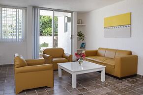 Las Gaviotas Hotel & Suites