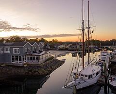 The Boathouse Waterfront Hotel & Marina