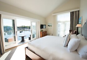 The Boathouse Waterfront Hotel & Marina
