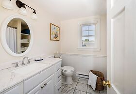 The Boathouse Waterfront Hotel & Marina