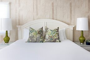 The Boathouse Waterfront Hotel & Marina