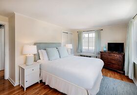 The Boathouse Waterfront Hotel & Marina