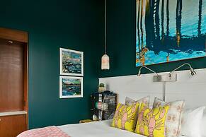 The Boathouse Waterfront Hotel & Marina