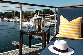 The Boathouse Waterfront Hotel & Marina
