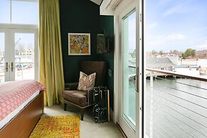 The Boathouse Waterfront Hotel & Marina