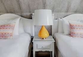 The Boathouse Waterfront Hotel & Marina