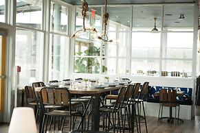 The Boathouse Waterfront Hotel & Marina