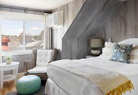 The Boathouse Waterfront Hotel & Marina