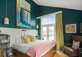 The Boathouse Waterfront Hotel & Marina