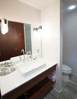 The Boathouse Waterfront Hotel & Marina