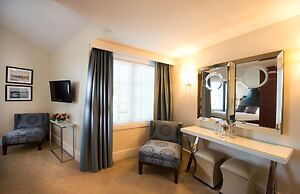 The Boathouse Waterfront Hotel & Marina