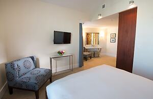 The Boathouse Waterfront Hotel & Marina