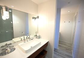 The Boathouse Waterfront Hotel & Marina