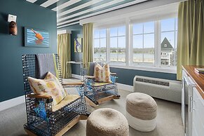 The Boathouse Waterfront Hotel & Marina