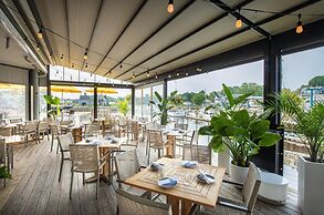 The Boathouse Waterfront Hotel & Marina