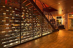 The Boathouse Waterfront Hotel & Marina