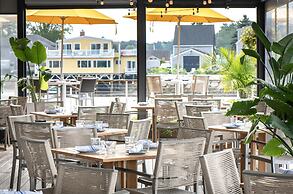 The Boathouse Waterfront Hotel & Marina