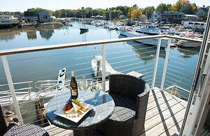 The Boathouse Waterfront Hotel & Marina