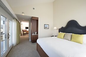 The Boathouse Waterfront Hotel & Marina