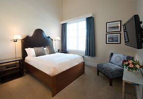 The Boathouse Waterfront Hotel & Marina