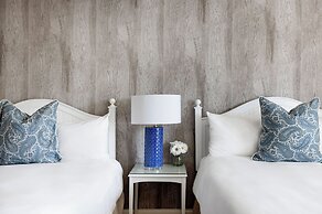 The Boathouse Waterfront Hotel & Marina