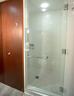 The Boathouse Waterfront Hotel & Marina